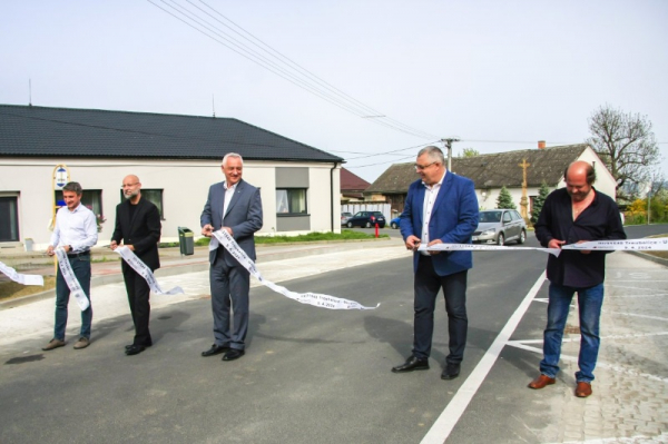 Olomoucký kraj dokončil rekonstrukci silnice mezi Troubelicemi a Uničovem