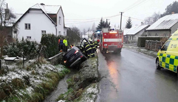 Dopravní nehoda osobního vozidla na Šumpersku