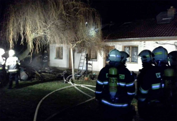 Požár přístavku rodinného domu zaměstnal hasiče