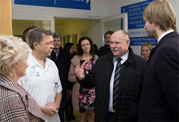 Hejtman s ministrem navštívili nemocnici. Zajímali se o investice
