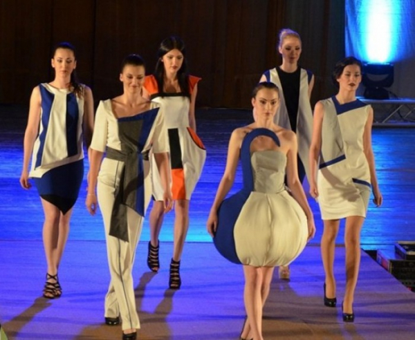 Studenti oděvních a uměleckých škol představí své módní kolekce a oděvní trendy
