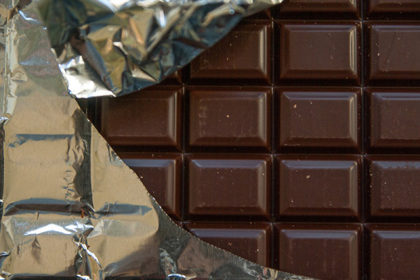 Za krádež čokolády hrozí muži až tři roky ve vězení