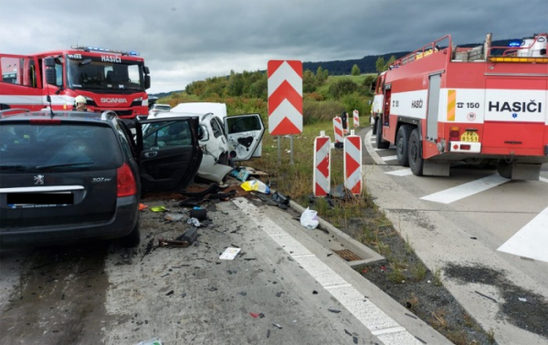 7 lidí se zranilo při hromadné dopravní nehodě na Olomoucku