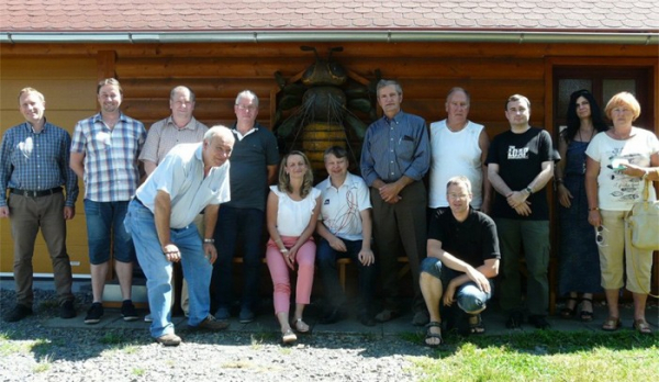 Komise životního prostředí Rady Olomouckého kraje navštívila Včelí farmu ve Skaličce