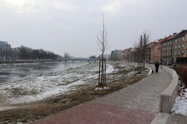 Dvě nové stavby v Přerově mají v případě povodní usměrnit velkou vodu z Bečvy  