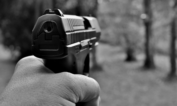Osobní spor mezi muži vyvrcholil střelbou s tragickými následky