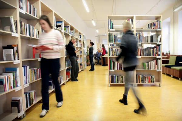 Vědecká knihovna v Olomouci půjčuje knížky přes Zásilkovnu