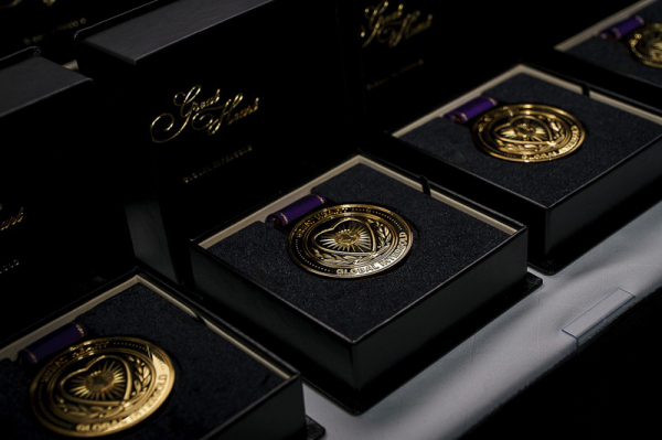 Tip na originální dárky pro muže, ženy i děti: Investiční zlaté mince a medaile