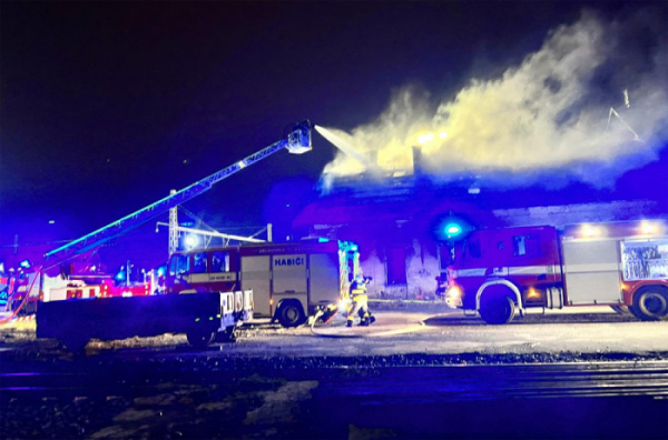 Při požáru nádražní budovy ve Šternberku byl vyhlášen druhý stupeň požárního poplachu