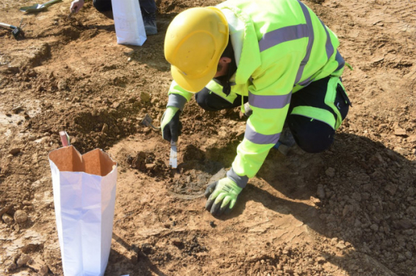 Archeologové Olomouckého kraje odhalili nové pohřebiště. Nebožtíci byli ozdobeni šperky