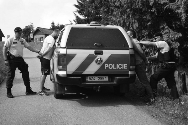 Olomoučtí kriminalisté zadrželi tři cizince podezřelé z krádeží luxusních aut v Rakousku