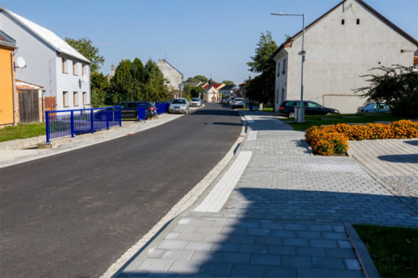 Olomoucký kraj podpoří stavbu chodníků i oblíbené farmářské trhy