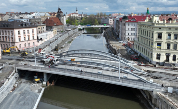 Nově vybudovaný most přes řeku Moravu dostane jméno po velkém olomouckém patriotovi a umělci