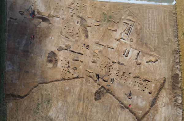 Pravěcí zemědělci žili v bytovkách, zjistili archeologové Olomouckého centra