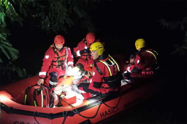 V Hynkově na Olomoucku hasiči zachraňovali šest vodáků