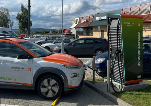 ČEZ rozjíždí ultrarychlé dobíjecí stanice pro elektromobily, jedna z prvních v ČR je v Litovli