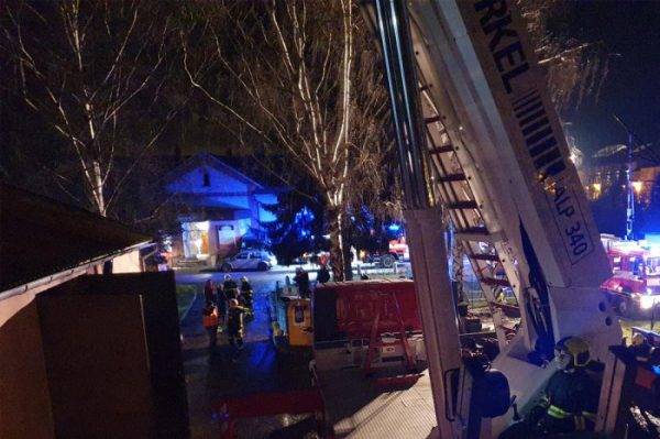 Čtyři jednotky hasičů zasahovaly při požáru střechy ve Vrbátkách na Prostějovsku