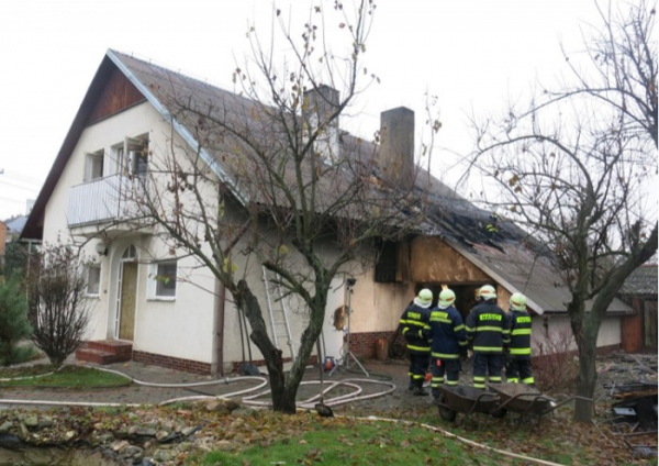 Požár garáže u rodinného domu v Medlově