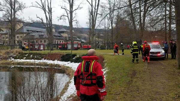 Mladý muž chtěl na rybníku v Sobotíně ukončit svůj život, policisté včas zasáhli