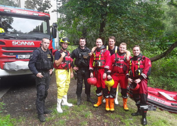 Z rozvodněné Moravy zachránili hasiči pět vodáků