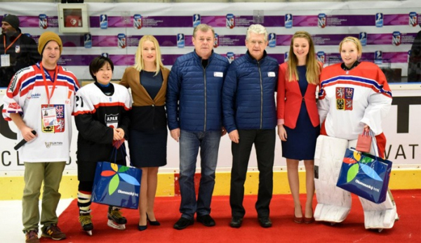 Hejtman Košta se v Přerově zúčastnil zahájení Mistrovství světa IIHF žen do osmnácti let v ledním hokeji
