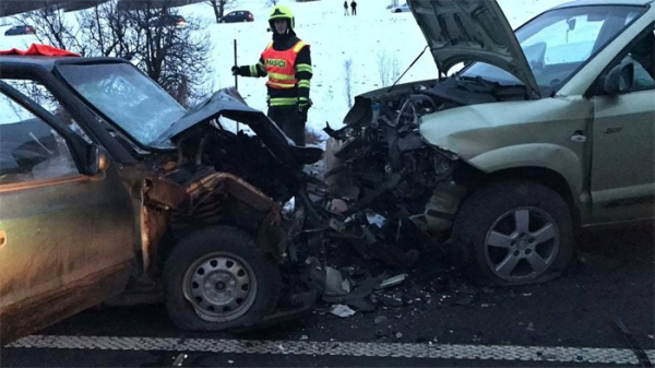 Vážná dopravní nehoda dvou osobních automobilů u obce Krčmaň