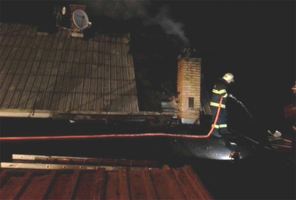 Požár střechy rodinného domku v Písečné, Jesenicko