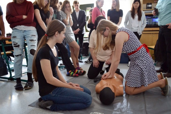 Prostějovští studenti se učili základy první pomoci