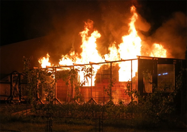 S požárem chatky bojovali v noci olomoučtí hasiči