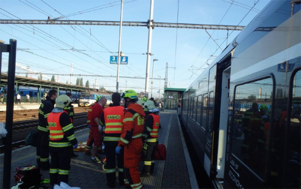 Nehoda osobního vlaku po nárazu do zarážedel na nádraží v Přerově