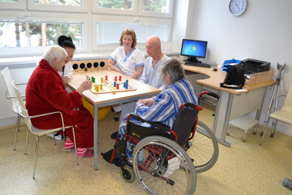 Pacientům s demencí pomáhá v Jesenické nemocnici bazální stimulace