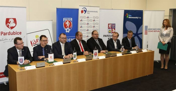 Hejtman Rozbořil podepsal memorandum o vzniku Regionální fotbalové akademie