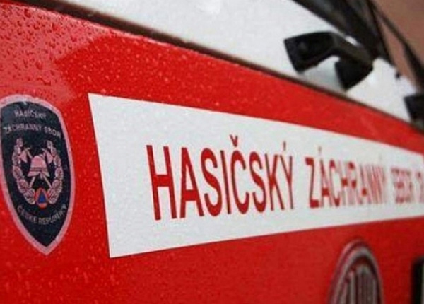 Požár osobního vozidla a dílny v Bukovicích